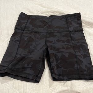 lulu biker shorts no size dot